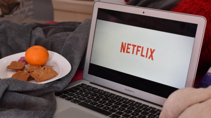 Serialul de pe NETFLIX care i-a cucerit pe români! Are doar 6 episoade, dar povestea e captivantă