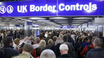 Criza vizelor electronice în Marea Britanie. Până la 700.000 de imigranți riscă să rămână fără dovada statutului legal