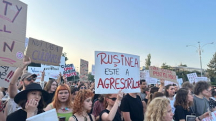 Protest în Piața Victoriei împotriva violenței de gen, după ce 26 de femei au fost ucise de partenerii lor în 2025