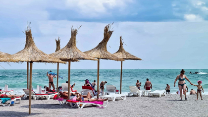 Litoralul pentru toţi 2025. În ce perioade şi în ce staţiuni pot merge românii la mare pe bani puţini