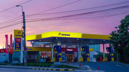 Bursă. OMV Petrom inaugurează cel mai mare hub de încărcare electrică din România, amplasat pe autostrada A1: 34 de puncte de încărcare rapidă cu o putere instalată de 10 MW