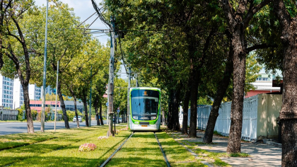 Momente de groază într-un tramvai din București. Trei tinere au fost agresate de un bărbat
