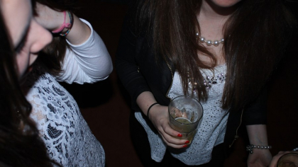 Copii în sevraj, autorități în tăcere. România copiilor dependenți de alcool