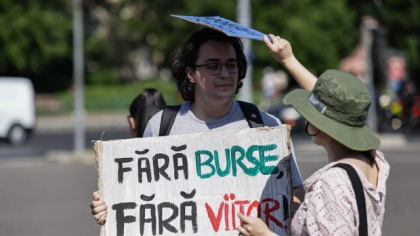 După ce a tăiat bursele elevilor, Ministerul Educației publică un studiu ale cărui concluzii contrazic toate măsurile pe care le-a adoptat