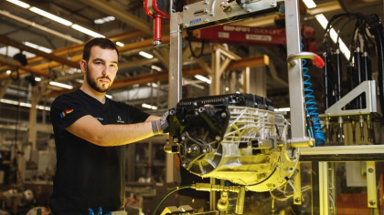 Gigantul Mercedes lansează o linie de asamblare a motoarelor pentru mașini electrice în România.