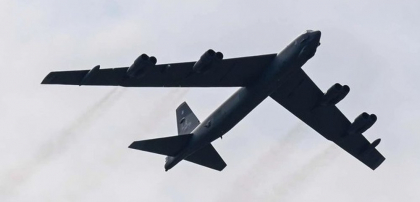 Pilotul unui avion comercial face „o manevră agresivă” și evită în ultimul moment o coliziune cu un bombardier B-52 | VIDEO