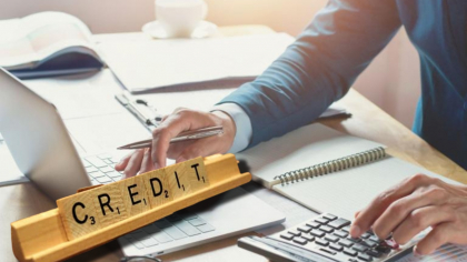 Salariul pe care trebuie să-l ai pentru un credit de nevoi personale în valoare de 20.000 de lei, luat pe 3 ani