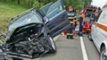 O fetiţă de 10 ani și bunica ei au murit într-un accident grav produs pe un drum din Hunedoara. FOTO