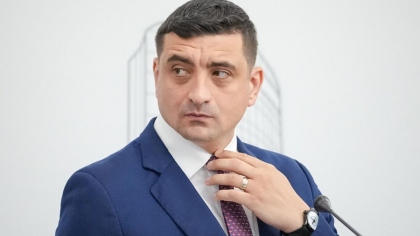 George Simion a recidivat, atacând Comisia Europeană şi Franţa: „Provoacă sărăcie şi chiar extincţia lumii occidentale. Franţa poate deveni orice, poate un califat sau altceva”