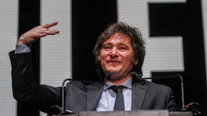 Scandal politic în Argentina. Sora președintelui acuzată că ia din banii persoanelor cu dizabilități. Javier Milei atacat cu bolovani de protestatari