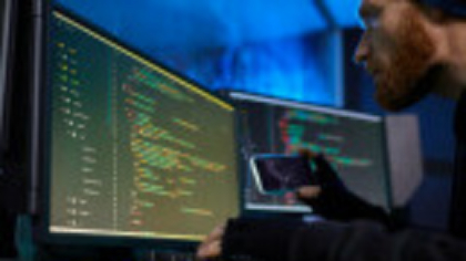 Persoane cercetate pentru fraudă informatică în dauna Guvernului britanic. Prejudiciul este uriaș. Percheziții și în România