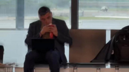 George Simion ar fi plecat la Viena imediat după vot: A fost fotografiat în aeroport. AUR dezminte informațiile