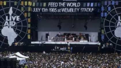 Concertul Live Aid 1985 difuzat la radio. Evenimentul de amploare a strâns peste 114 milioane de lire pentru Etiopia