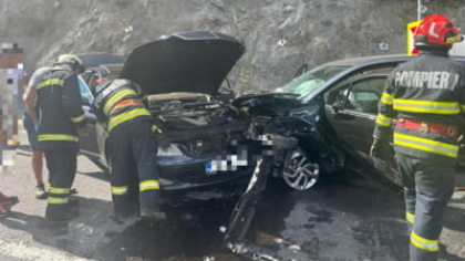 Accident între un camion și trei mașini. Dintre cei 6 răniți, două persoane sunt încarcerate