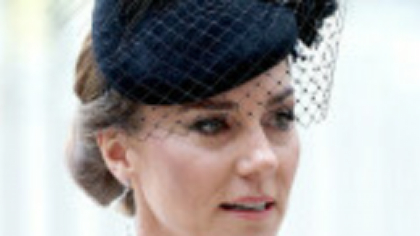 Prințesa Kate, apariție plină de eleganță alături de Familia Regală la ceremonia de Ziua Victoriei în Europa. GALERIE FOTO