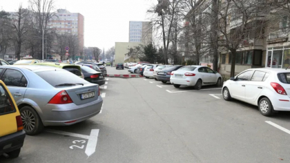 Șoferii români pierd locul de parcare, chiar dacă plătesc pentru el. Primăria scoate toate locurile din nou la licitație