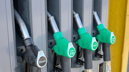 Preț carburanți 9 iulie 2025. Vești proaste pentru șoferi, benzina și motorina s-au scumpit din nou. Cât costă un plin în benzinării