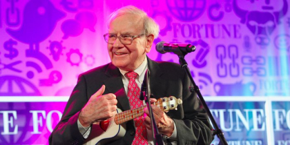 Bursă. Acţiunile Berkshire Hathaway scad cu 6% după ce Warren Buffett a anunţat că renunţă la funcţia de CEO, deţinută de şase decenii