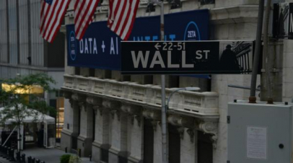 Wall Street se luptă să recâștige încrederea investitorilor, pe măsură ce optimismul atinge cel mai scăzut nivel din ultimii 38 de ani