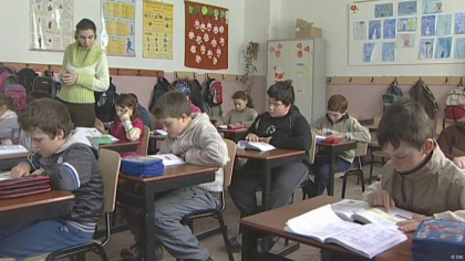 Spotmedia.ro: Ce se ascunde în spatele burselor pentru elevi și unde se duc banii