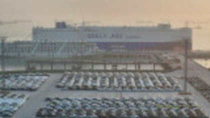 Un port din Europa s-a transformat într-o imensă parcare auto, din cauza tarifelor impuse de Trump. Mii de mașini, blocate
