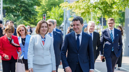 Nicuşor Dan, acuzat de un partid din Moldova că ar fi fraudat alegerile cu ajutorul Maiei Sandu: „Cine a ajuns la putere prin influența reţelei SOROS-USAID?”