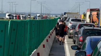 Cozi, nervi și multe ore de așteptare la „Podul Prieteniei”: „Dacă am fi cheltuit în Bulgaria mergea traficul aţă, dar noi traversăm în Grecia”