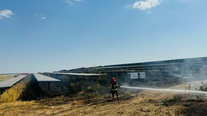 Giurgiu: 30.000 de panouri fotovoltaice au ars într-un incendiu pornit de la o scânteie mecanică