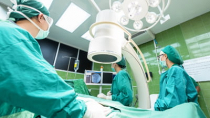 Coșmarul prin care a trecut o femeie după o operație estetică la sâni. „Asistentele s-au adunat în jurul meu și au zis că nu e posibil așa ceva”