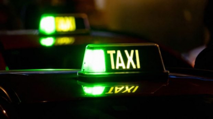 N-a vrut să plătească cursa, așa că un bărbat l-a înjunghiat pe taximetrist când a ajuns la destinație și i-a furat și 200 de lei, în Craiova