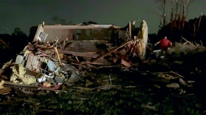 Tornadele au măturat statele americane Missouri și Kentucky și au lăsat ravagii în urmă: cel puțin 21 de oameni au murit