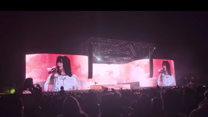 VIDEO. Incident șocant la concertul lui Billie Eilish din Miami: artista a fost trasă violent de un fan din public