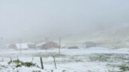 Turcia, împărțită între incendii de vegetaţie și ninsori. „E prima dacă când văd zăpadă în iulie”. GALERIE FOTO