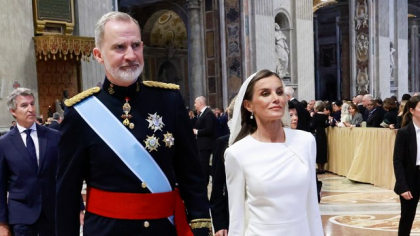 Regine și prințese în alb, la Vatican! Doar ele au voie sa se îmbrace așa în prezența Papei Leon al XIV-lea