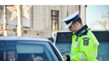 Legea este obligatorie pentru șoferi. Situațiile în care polițiștii rutieri pot controla mașina oprită în trafic