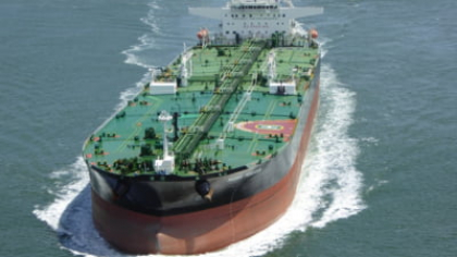 Rusia anunță că va reacționa dur pentru orice tentativă de sechestrare a petrolierelor sale, conform sancțiunilor UE. Țara baltică care fost la un pas de un incident militar