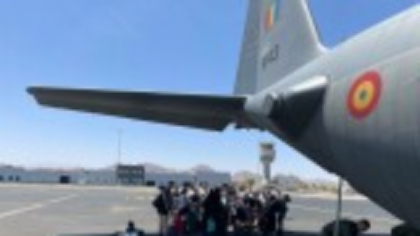 MAE: 15 cetăţeni români şi membri de familie ai acestora au fost evacuaţi din Iran și aduşi în ţară
