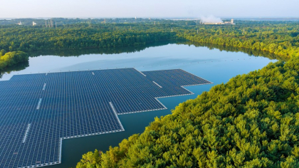 Sistem flotant de panouri fotovoltaice în județul Olt. Valoarea contractului este de 39 milioane de lei plus TVA