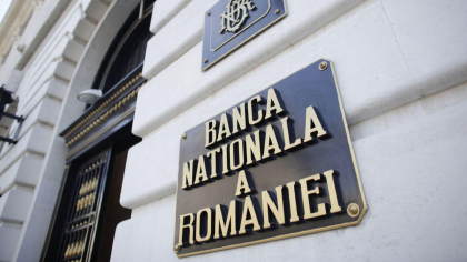 BNR a cheltuit 2 miliarde de euro într-o singură zi ca să țină cursul stabil după victoria lui Simion