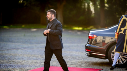A purtat sau nu Zelenski costum? Controversa vestimentară care aruncă în aer piața pariurilor
