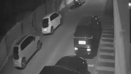 Patru tineri au furat, într-o noapte, geamurile oglinzilor retrovizoare de la 28 de mașini din Capitală. Sectorul în care au acționat