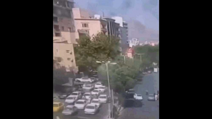 Momentul în care o clădire din centrul Teheranului este spulberată de o rachetă lansată de armata israeliană