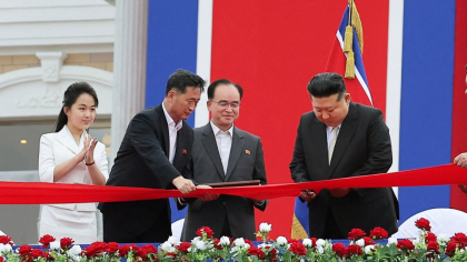 Kim Jong-un inaugurează cu fast o stațiune de lux. Soția sa, prima apariție după trei ani