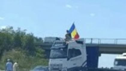 „Stegarul tirist” care a pus camionul de-a latul pe A1 și a blocat intrarea în București a fost reținut de polițiști