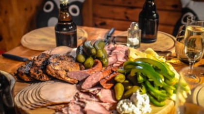 Date alarmante: Peste 16 la sută dintre români nu-și permit să mănânce carne, pește sau echivalentul vegetal cel puțin o dată la două zile. Cum stau alte țări