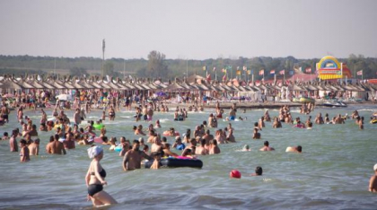 Sezonul estival 2025 a început oficial pe litoral. Sute de operatori au preluat plajele