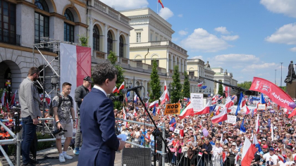 Nicușor Dan, mesaj în poloneză, la Varșovia: „Vrem să repetăm în Polonia victoria de săptămâna trecută din România” (VIDEO)