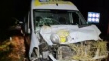Doi morți și doi răniți pe o șosea din Mureș, după ce o autoutilitară a izbit două căruțe. Atelajele nu erau semnalizate