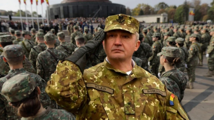 Şeful Armatei spune că toți românii ar trebui să ştie să tragă cu arma: „Să-și apere familiile. Suntem pregătiţi să-i învăţăm”