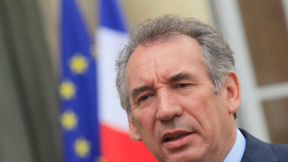 Guvernul francez vrea să elimine două sărbători naţionale, ca parte a unui efort drastic de redresare a finanţelor publice. Datoria Franţei creşte cu 5.000 de euro pe secundă şi ar putea ajunge la 100 mld. euro în 2029